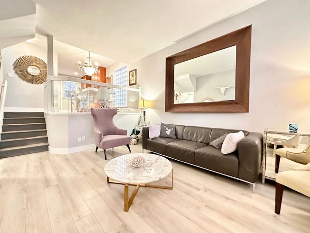 136 W 4th Street D, Vancouver