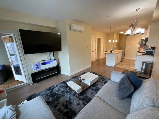 8558 202b Street 401, Langley
