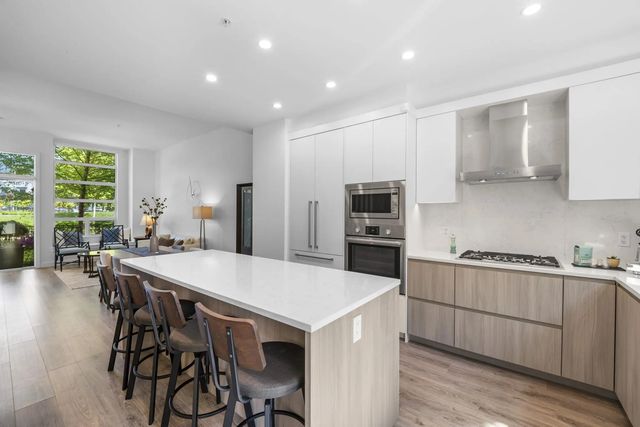 2060 Curling Road 153, North Vancouver