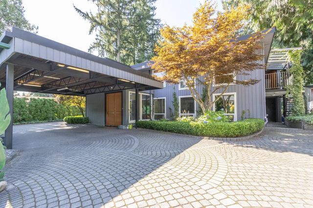 2673 Woodbine Drive Suite, North Vancouver