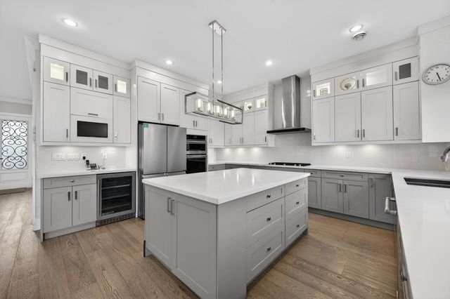 824 Chestnut Street, New Westminster