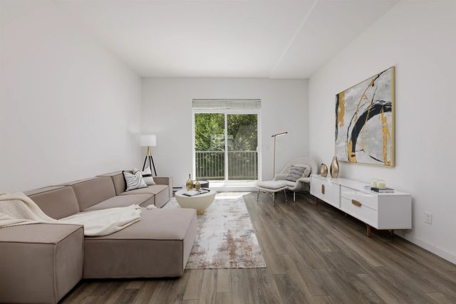 8130 136a Street 105, Surrey