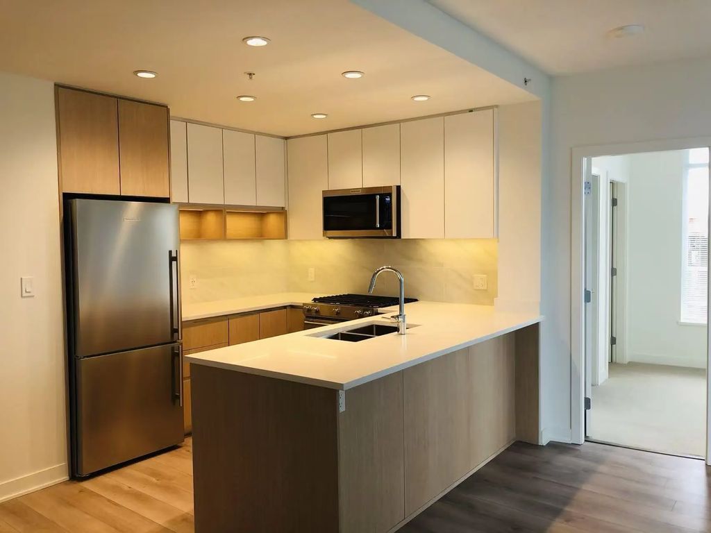8940 University Crescent 8xx, Burnaby