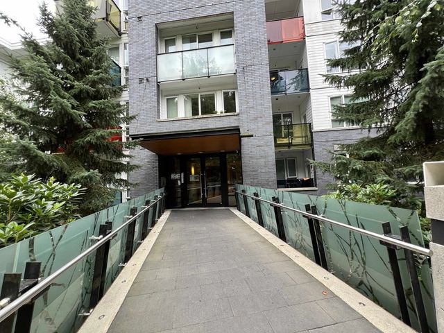 9250 University High Street Ph18, Burnaby