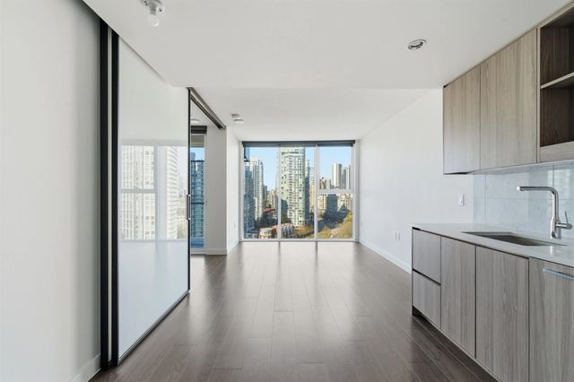 87 Nelson Street 1587, Vancouver