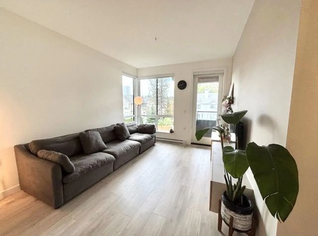 7579 16th Street 317, Burnaby