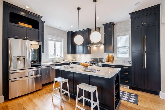 457 E 11th Street, North Vancouver