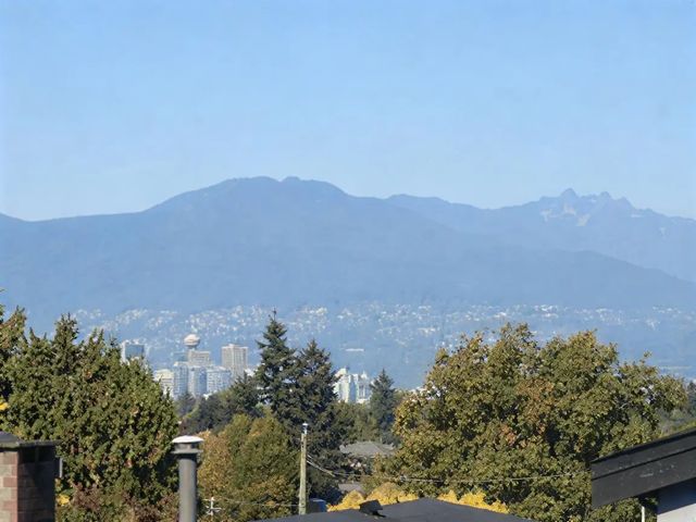 1325 E 37th Avenue 3, Vancouver