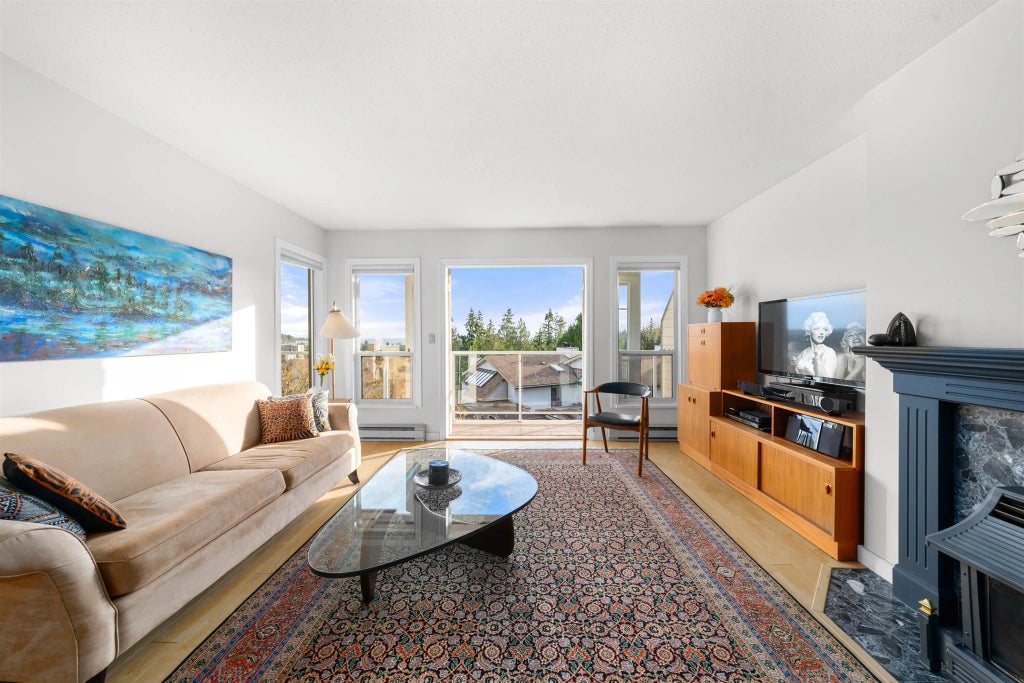 5768 Marine Way 10, Sechelt