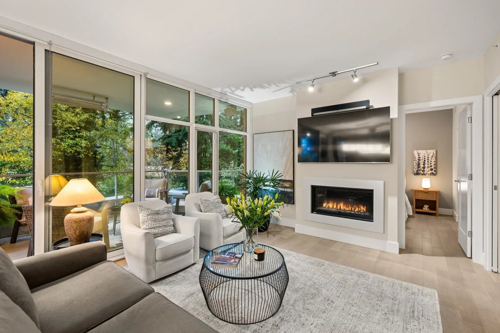 1501 Vidal Street 206, White Rock