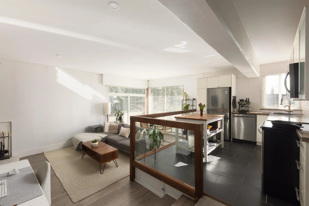 341 Mahon Avenue 306, North Vancouver