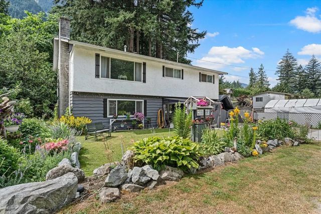 300 Robertson Crescent, Hope