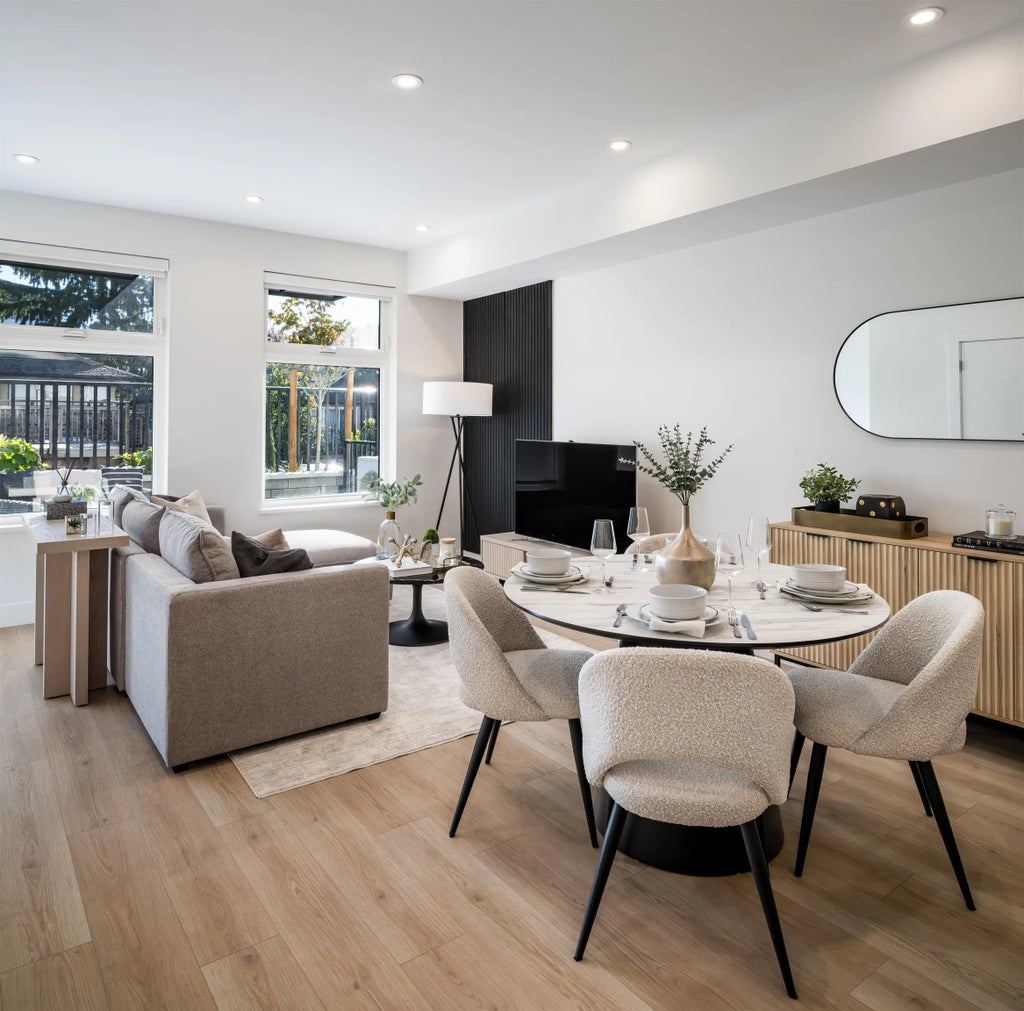 342 Mountain Highway 112, North Vancouver