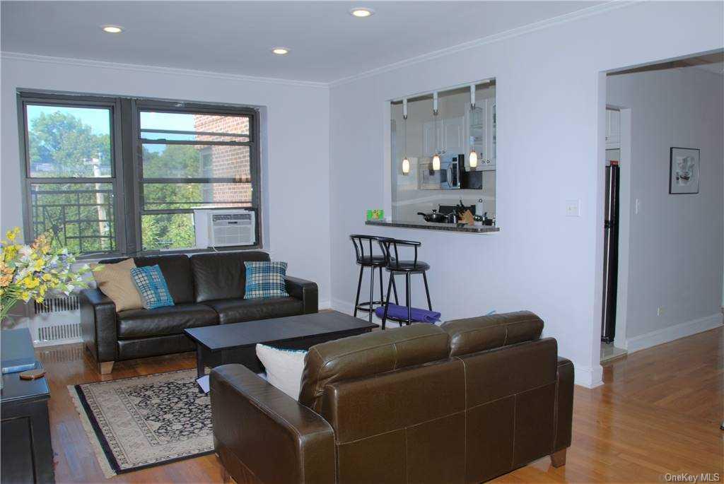 1 of 1 - 140 Middleneck Road 3e, Thomaston, NY