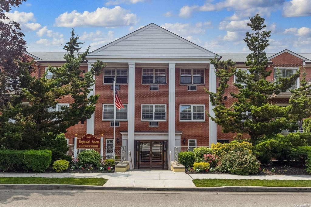 1 of 1 - 250 North Village Avenue A9, Rockville Centre, NY