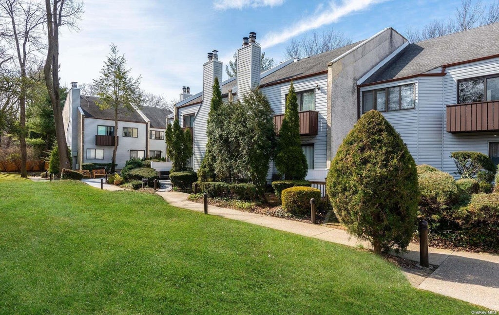 1 of 1 - 10 Wooleys Lane 1c, Great Neck, NY