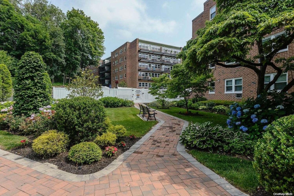 1 of 1 - 34 Pearsall Avenue 1d, Glen Cove, NY