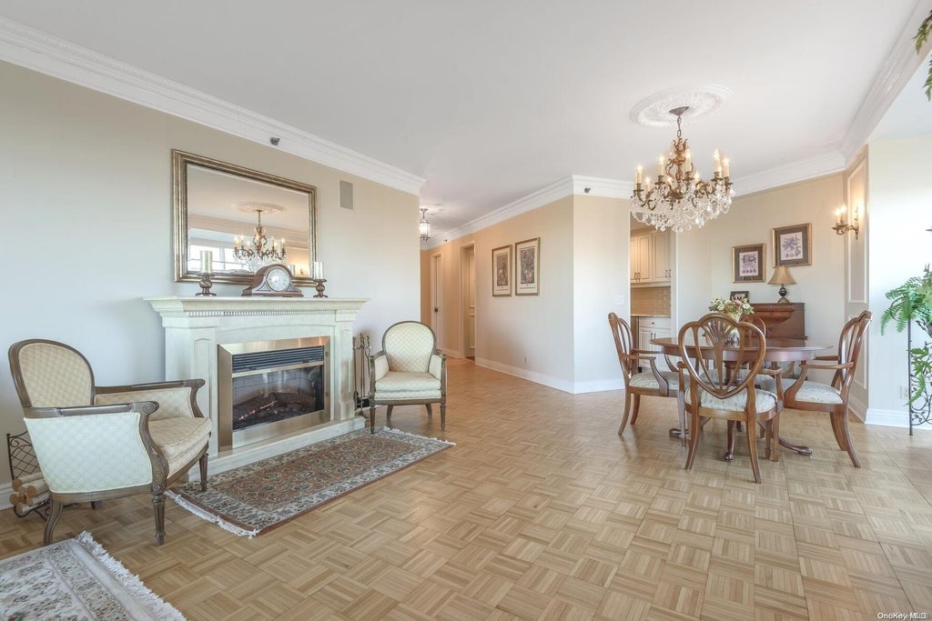 1 of 1 - 100 Hilton Avenue 810, Garden City Village, NY
