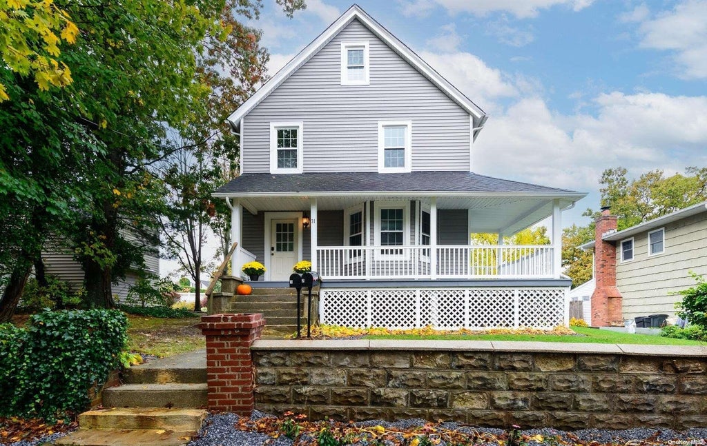 1 of 1 - 31 Minetta Court 2, Cold Spring Harbor, NY