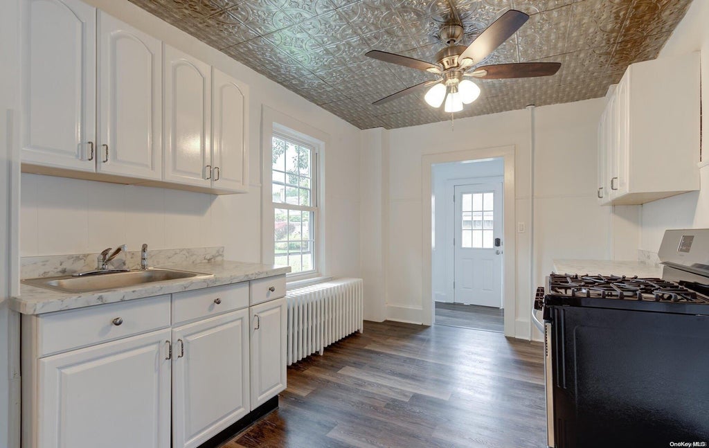 1 of 1 - 31 Minetta Court 1, Cold Spring Harbor, NY