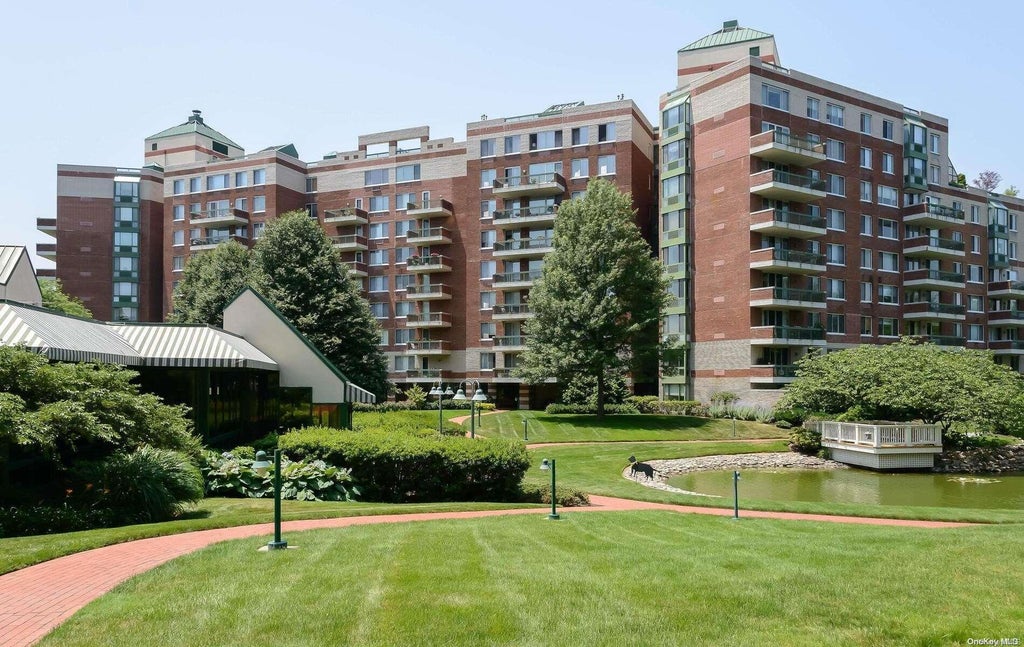 1 of 1 - 100 Hilton Avenue, Garden City Village, NY