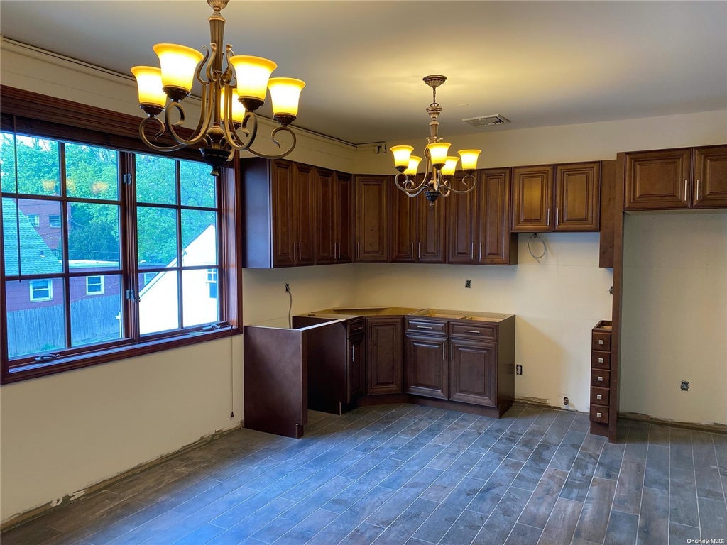 1 of 1 - 21 Cedar Swamp Road, Glen Cove, NY