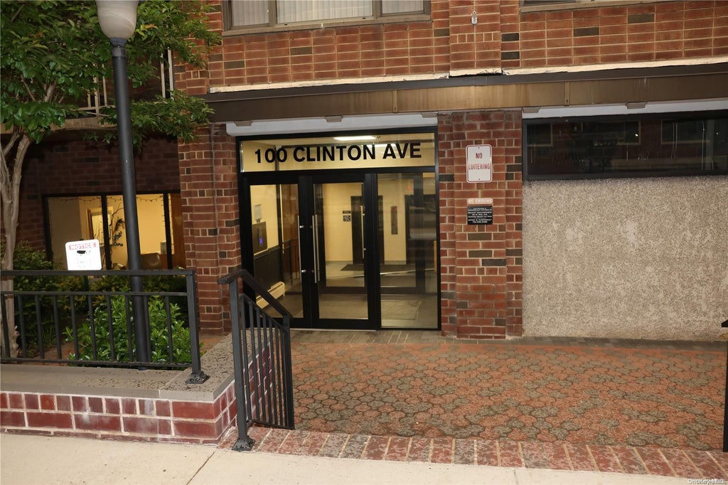 1 of 1 - 100 Clinton Avenue 1w, Mineola, NY