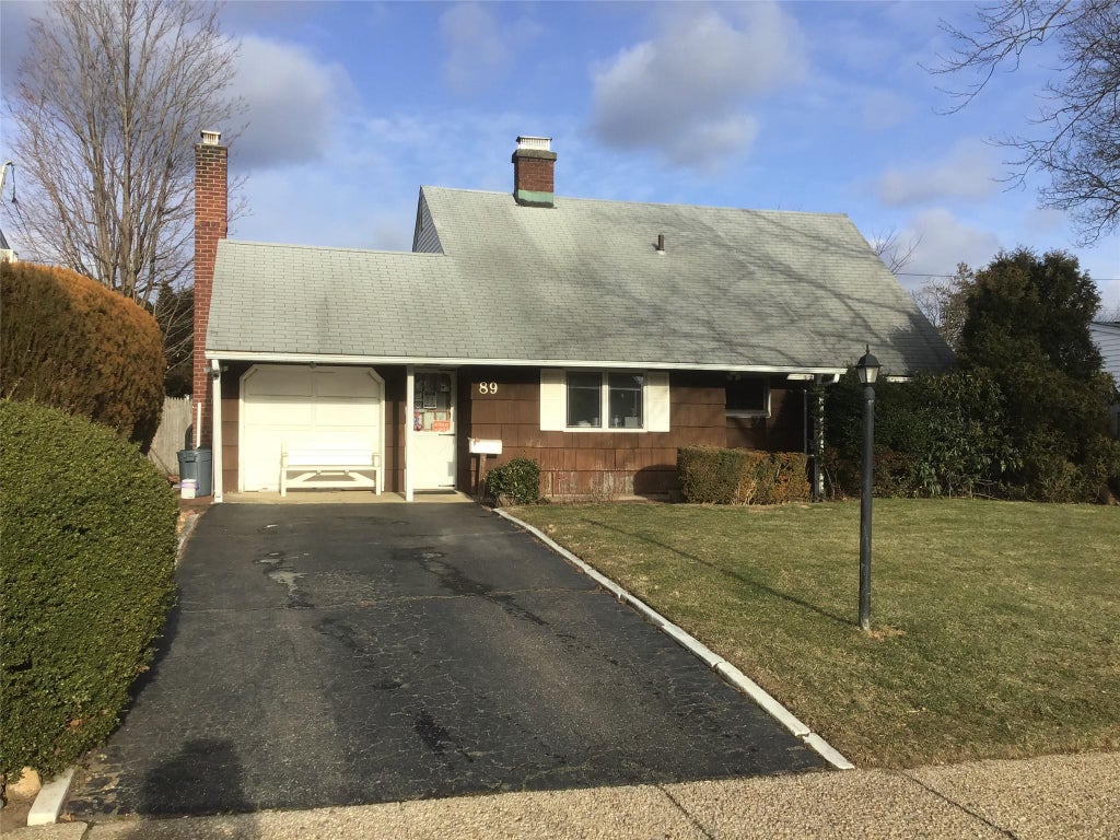 1 of 1 - 89 Choir Lane Westbury, Salisbury, NY