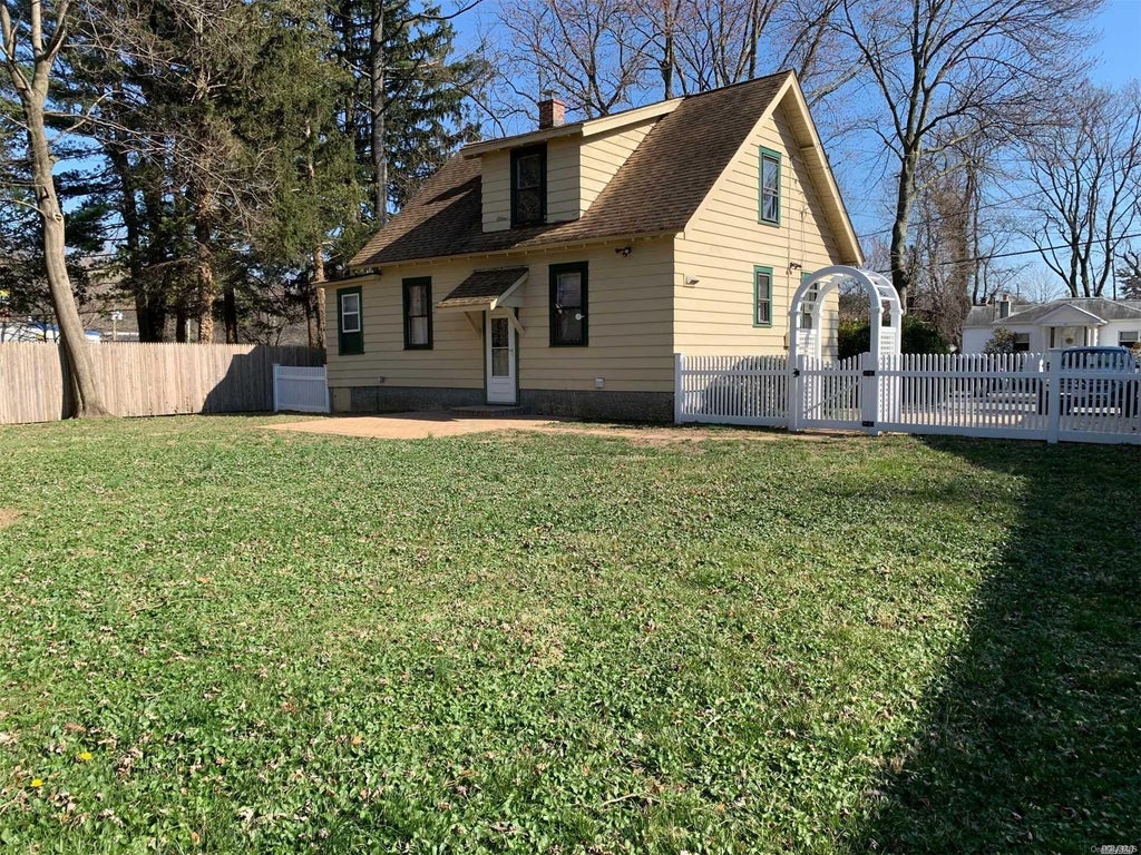 1 of 1 - 39 Mill Lane, Halesite, NY