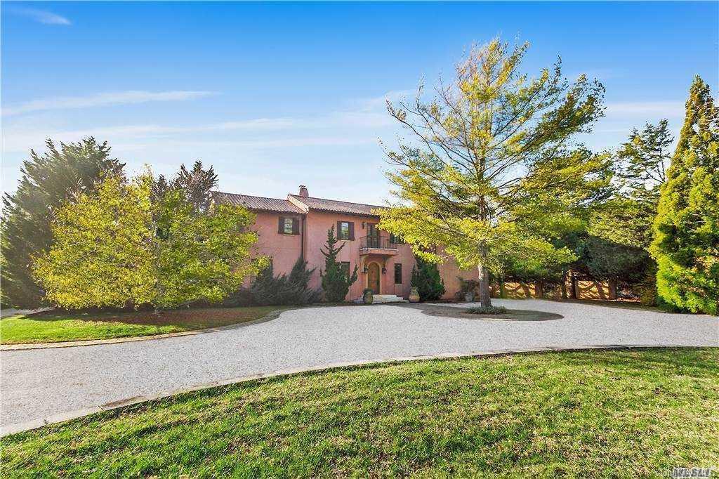 1 of 1 - 560 Main Street, Quiogue, NY