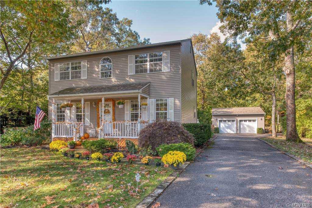 1 of 1 - 3 Laura Court, Speonk, NY