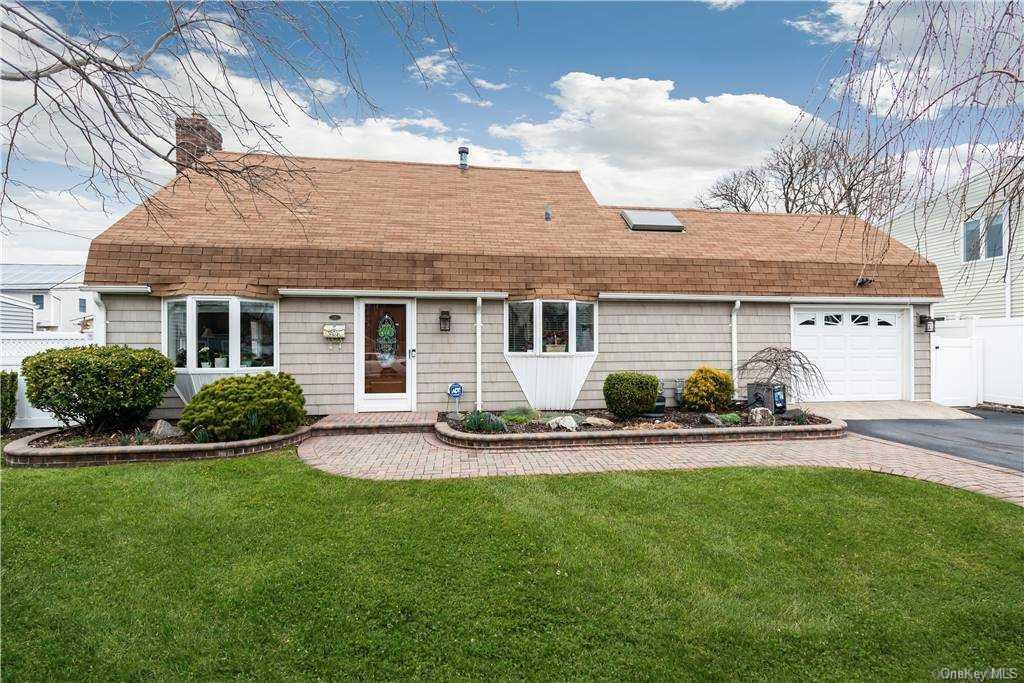 1 of 1 - 35 12th Street, Carle Place, NY