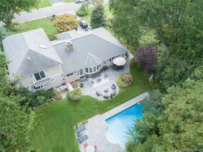 1 of 1 - 105 Walnut Lane, Flower Hill, NY