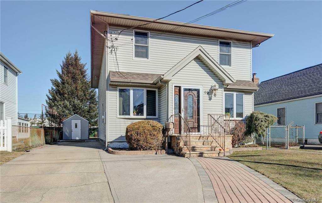 1 of 1 - 66 Winnie Court, Carle Place, NY
