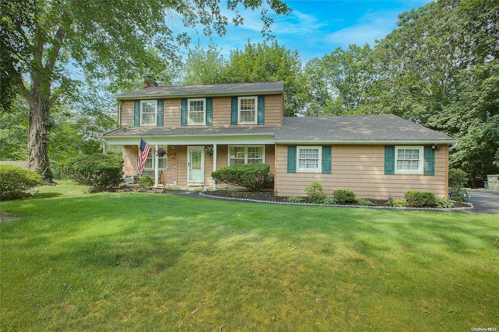 1 of 1 - 3 Montpelier Court, Setauket-East Setauket, NY