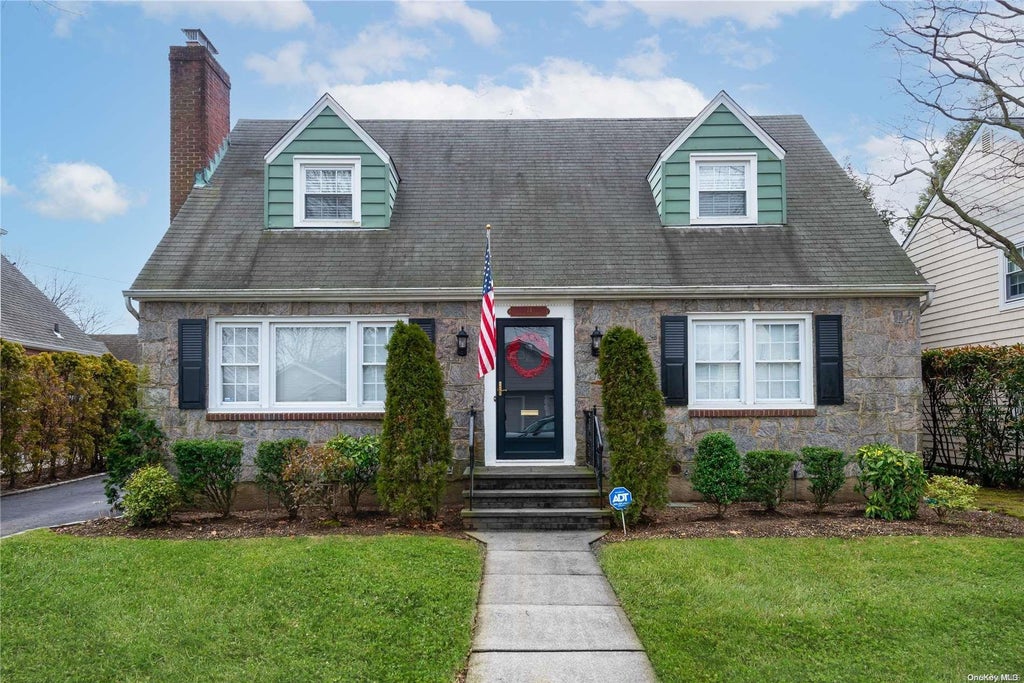 1 of 1 - 74 Dartmouth Street, Garden City Village, NY