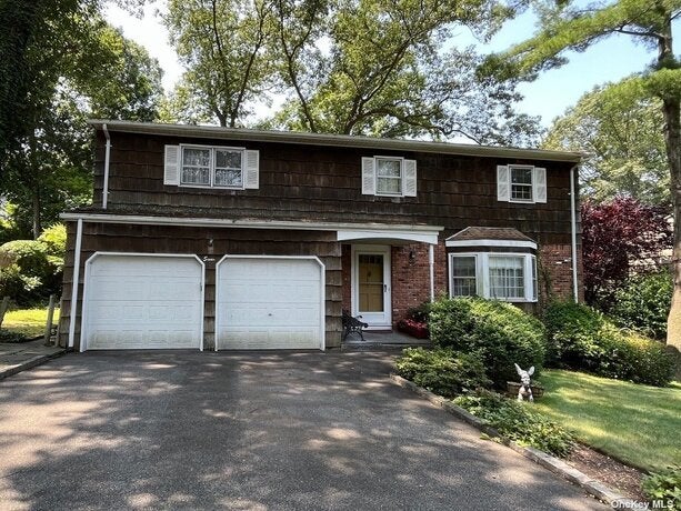 1 of 1 - 7 Dogwood Lane, Glenwood Landing, NY