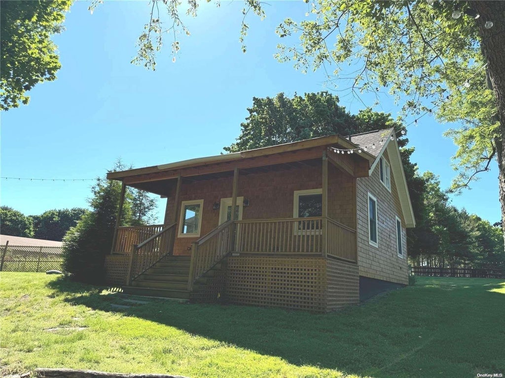1 of 1 - 4350 Sound Avenue, Laurel, NY