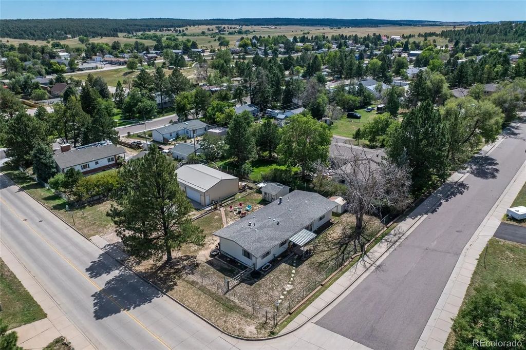 396 W Elm Street, Elizabeth