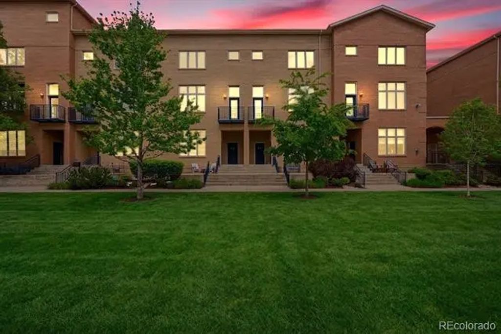 220 Roslyn Street 706, Denver