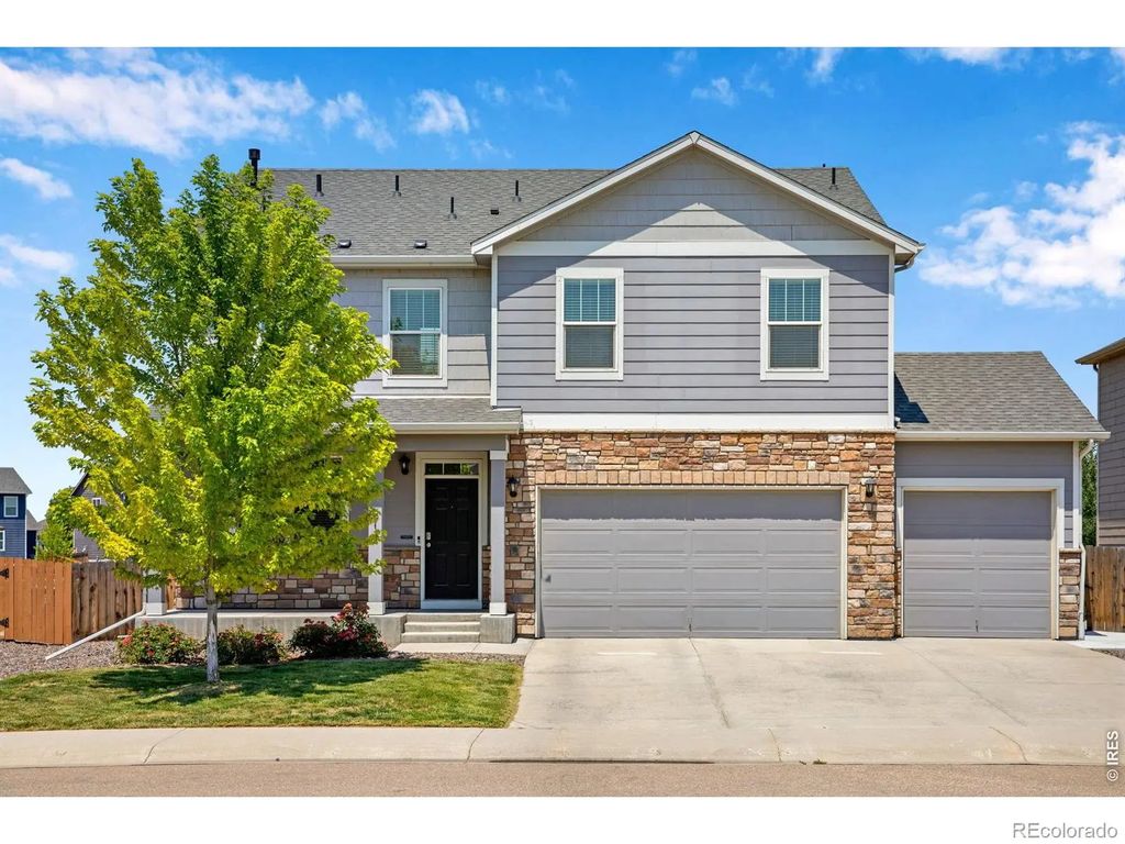 912 Charlton Drive, Windsor