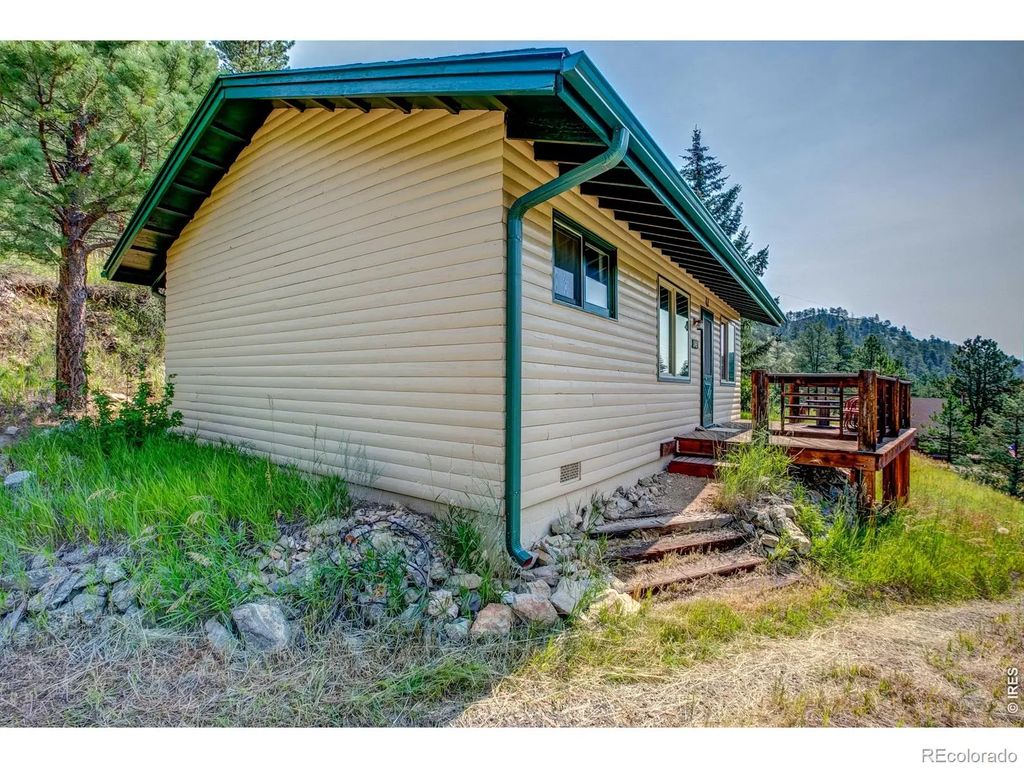 1142 Streamside Drive, Glen Haven
