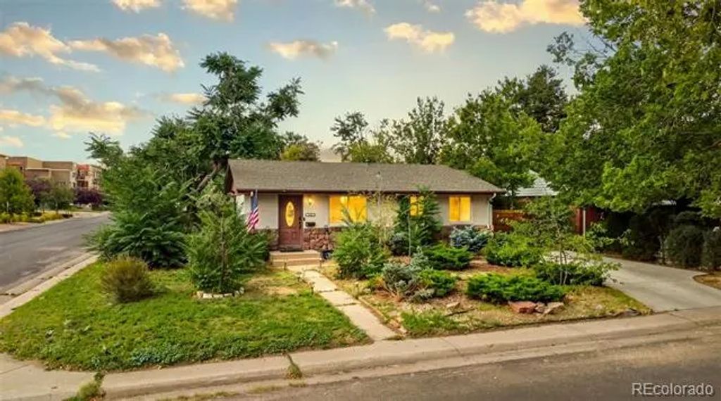 902 S Ironton Street, Aurora