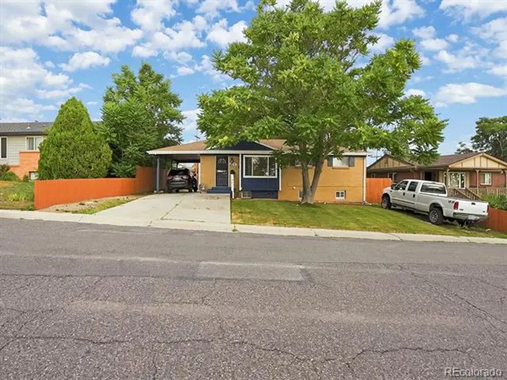 8671 Hopkins Drive, Denver