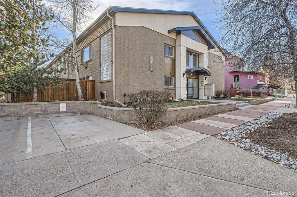 2460 W Caithness Place 104, Denver