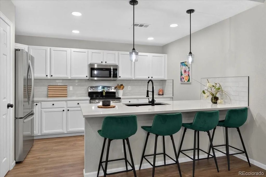 4221 S Blackhawk Circle 7c, Aurora