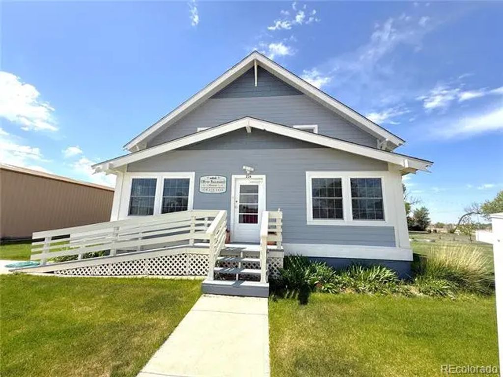 224 5th Street, Hugo