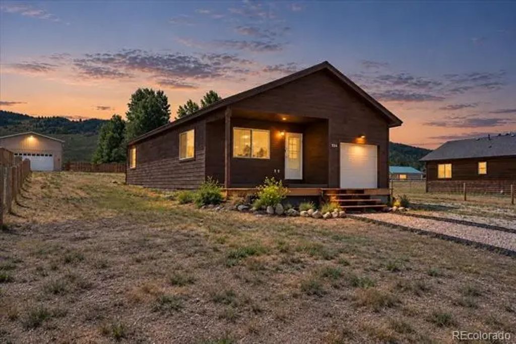 524 E Byers Avenue, Hot Sulphur Springs