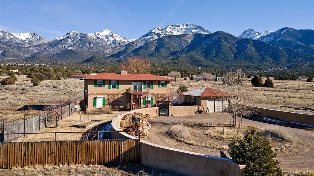 1552 Camino Real, Crestone