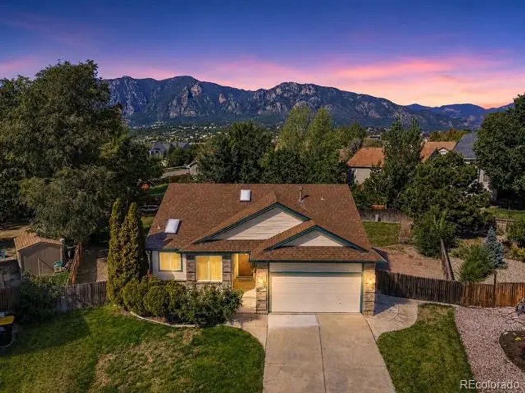 1305 Eastmeadow Court, Colorado Springs